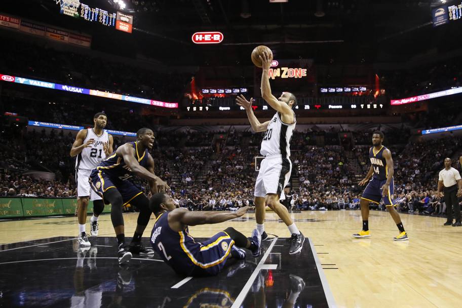 Manu Ginobili nella partita dei San Antonio Spurs contro Indiana Pacers (REUTERS)